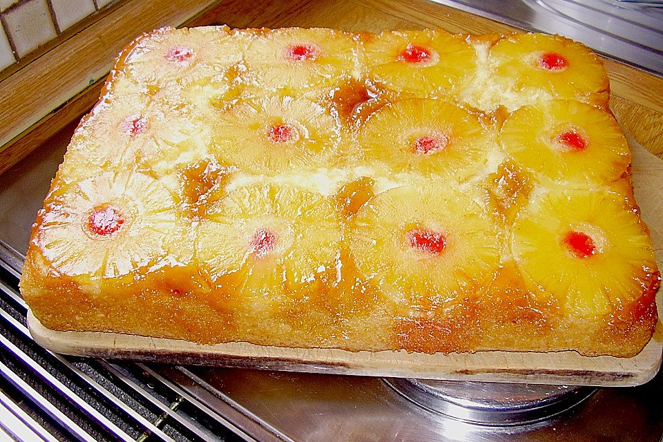 Umgestürzter Ananaskuchen