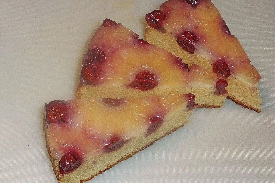 Umgestürzter Ananaskuchen