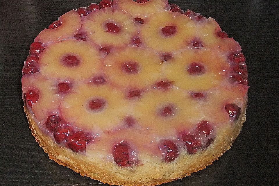 Umgestürzter Ananaskuchen