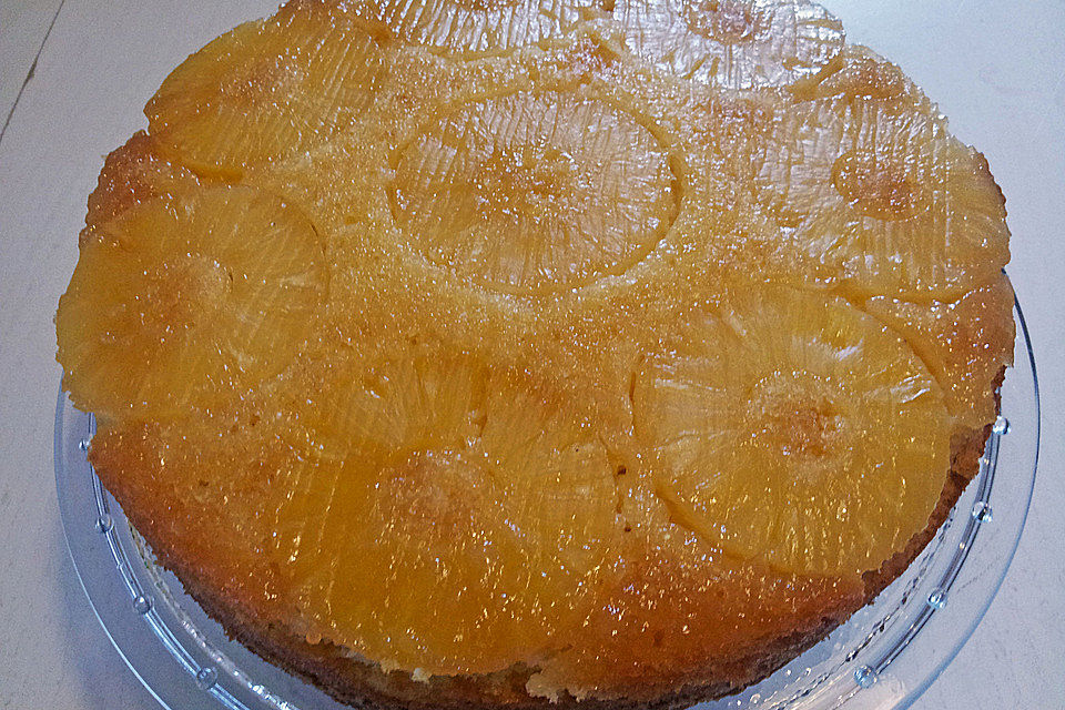 Umgestürzter Ananaskuchen