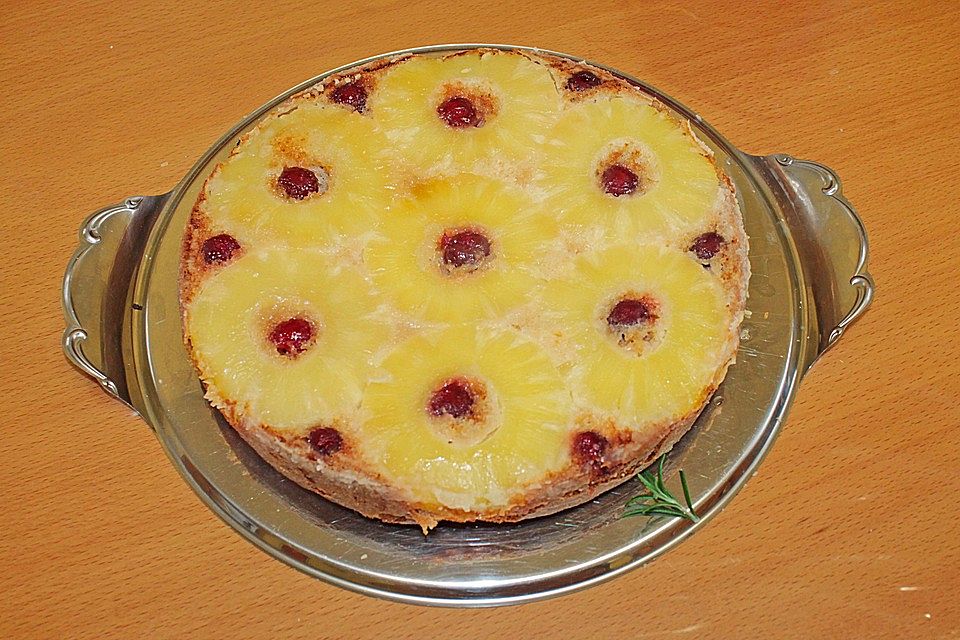 Umgestürzter Ananaskuchen