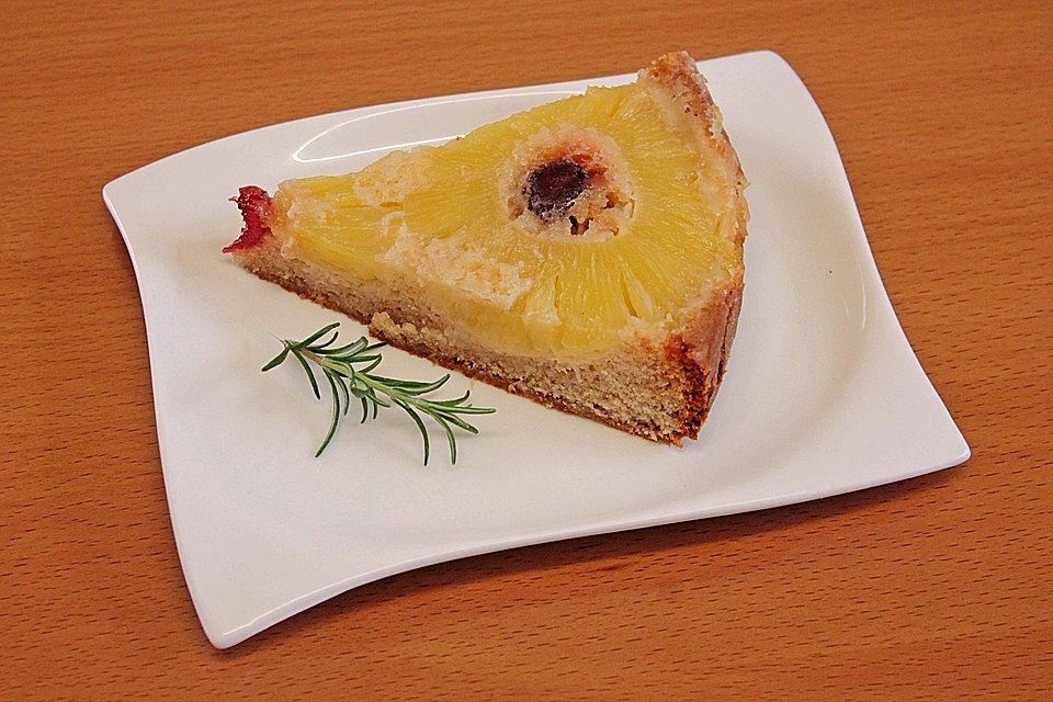 Umgestürzter Ananaskuchen