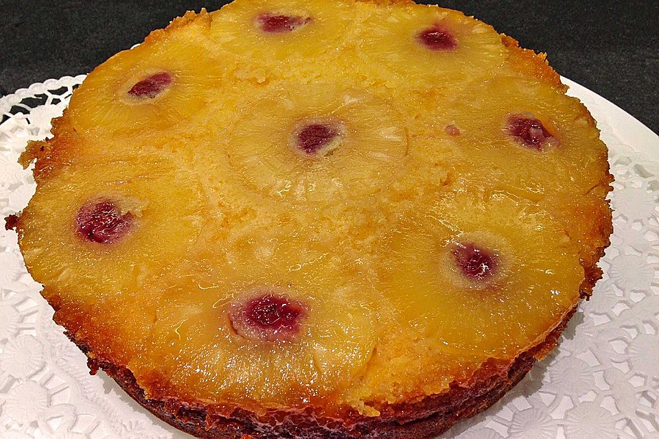 Umgestürzter Ananaskuchen