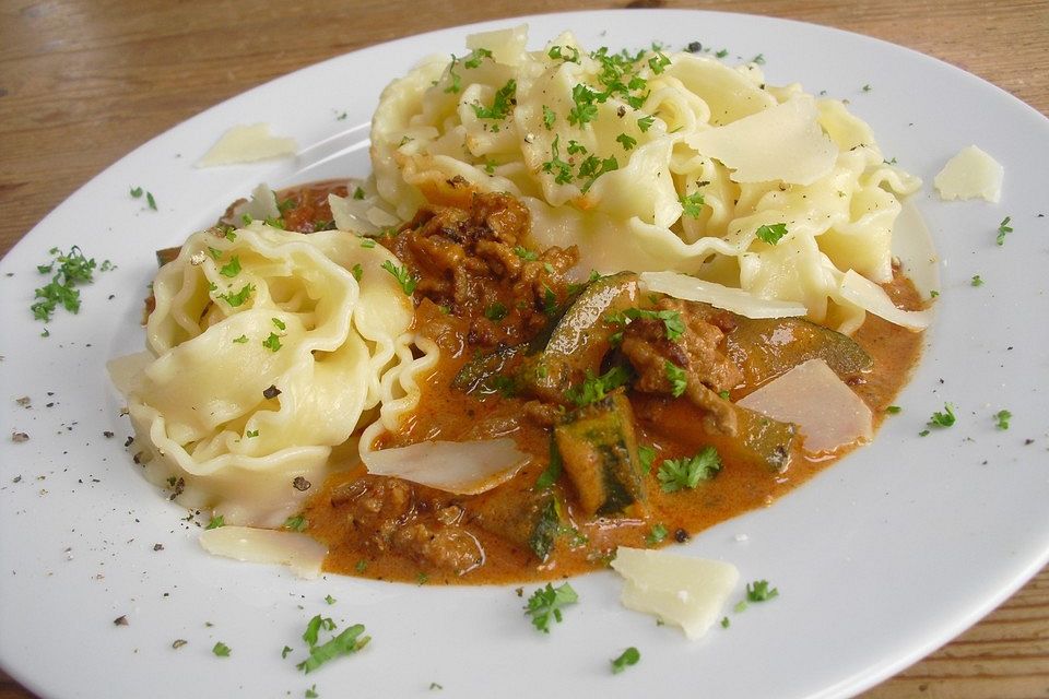 Hackfleisch - Zucchini - Sauce