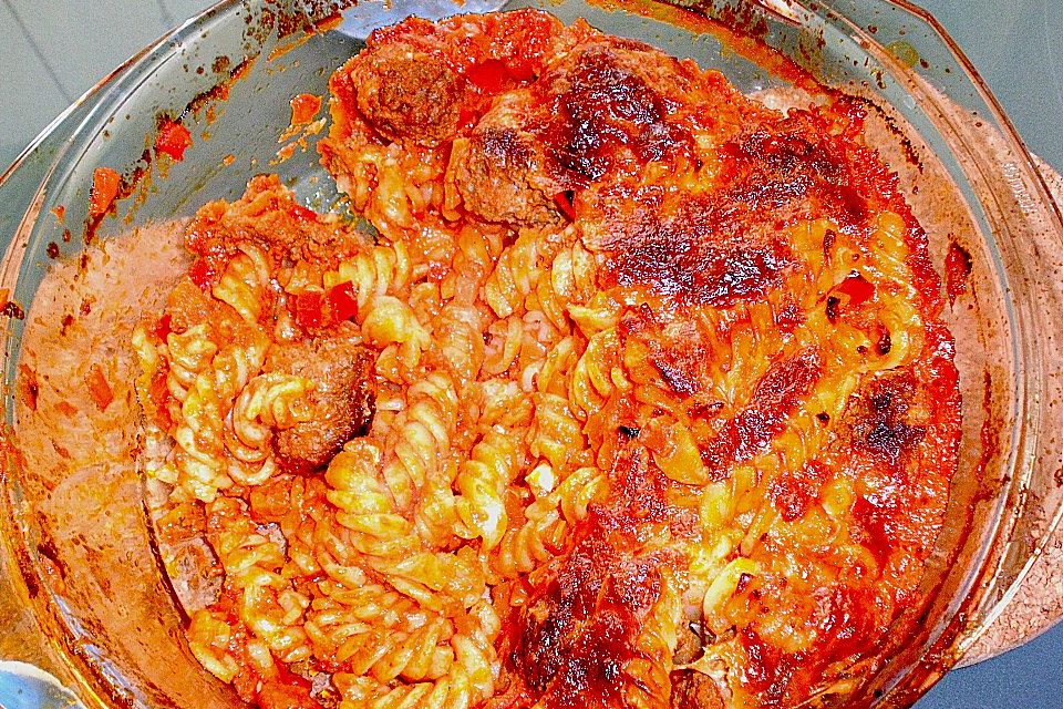 Spirelli - Paprika - Karotten - Gratin mit Hackbällchen