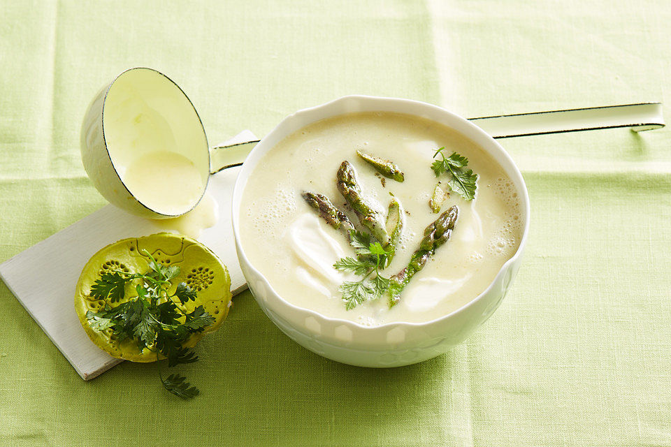 Kartoffel-grüner Spargel-Suppe