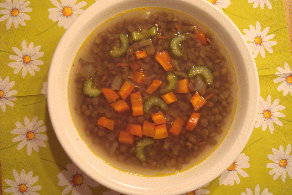 Linsensuppe mit Knoblauch