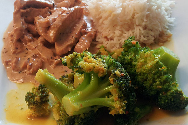 Schweinegeschnetzeltes in Rahmsoße mit Wildreis von SweetestGirlEver84 | Chefkoch