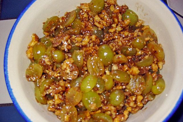 Knoblauch - Trauben - Nuss Salat von Hanuschi| Chefkoch