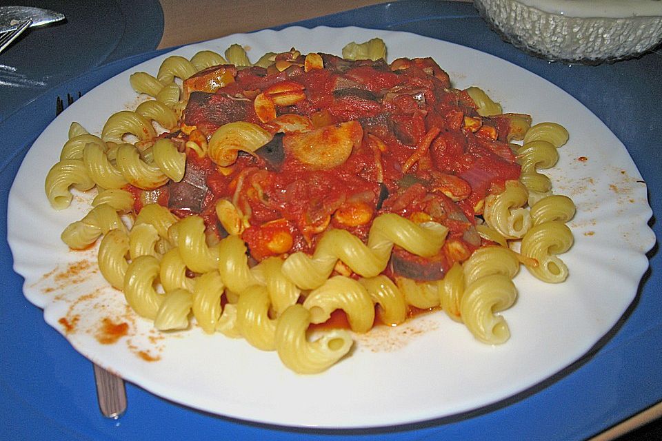 Nudeln mit Tomaten - Gemüsesauce