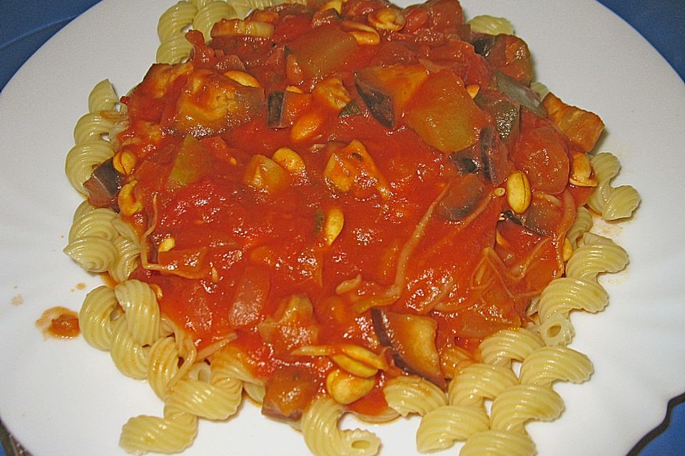 Nudeln mit Tomaten - Gemüsesauce