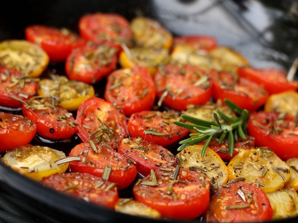 Marinierte Kirschtomaten mit Rosmarin aus dem Backofen von DagJan| Chefkoch