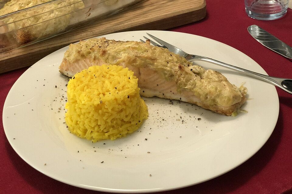 Urmelis Lachsfilet mit Porree - Senf - Häubchen