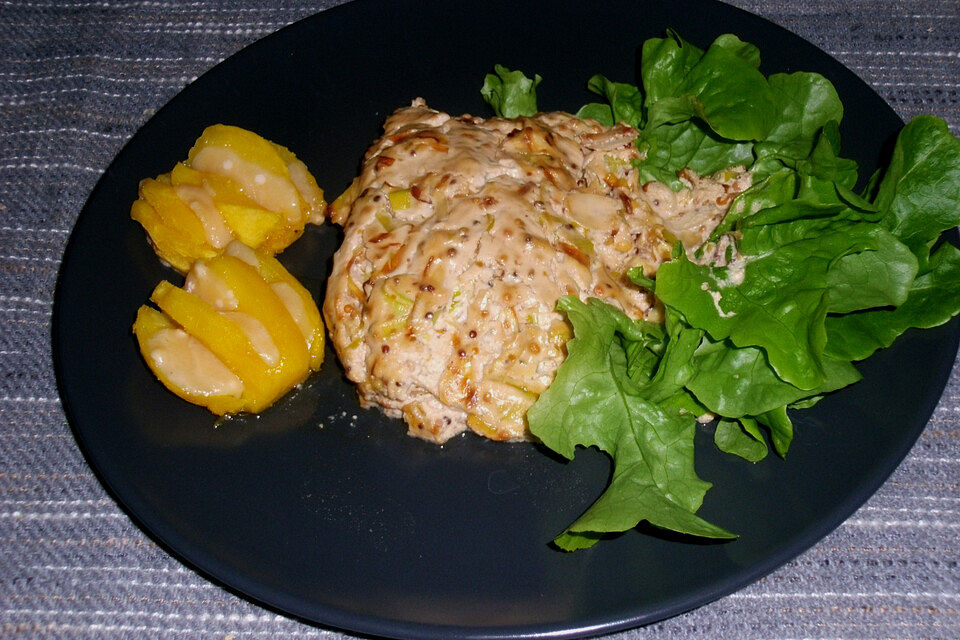 Urmelis Lachsfilet mit Porree - Senf - Häubchen