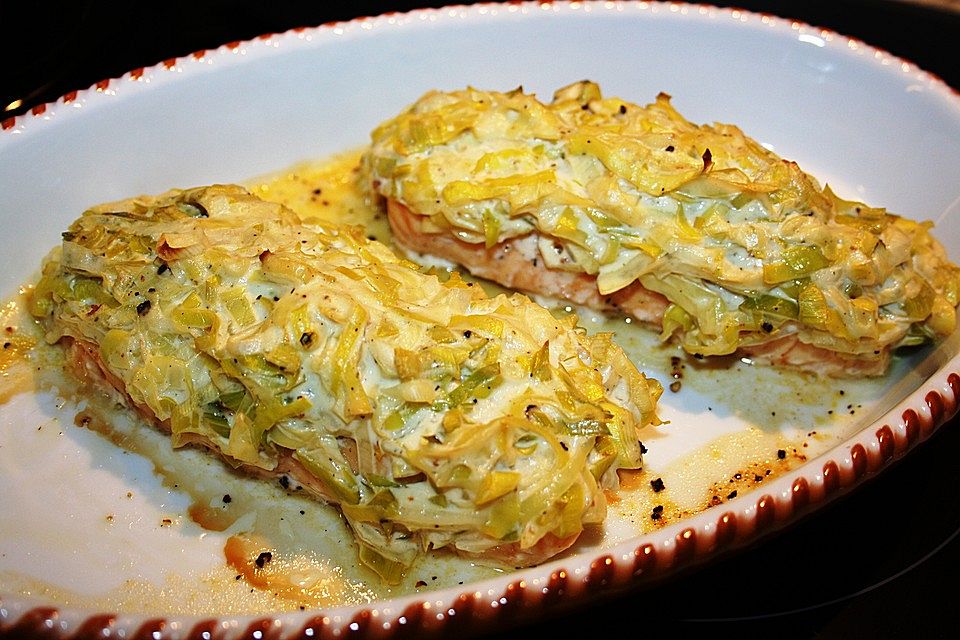 Urmelis Lachsfilet mit Porree - Senf - Häubchen