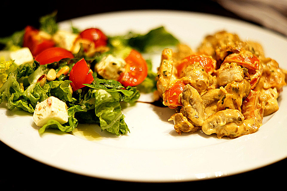 Hähnchengeschnetzeltes mit Champignons und Tomaten