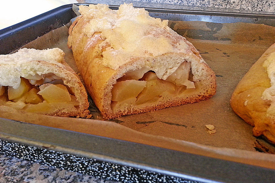 Apfelstrudel mit Eischnee nach Mutter Vilma