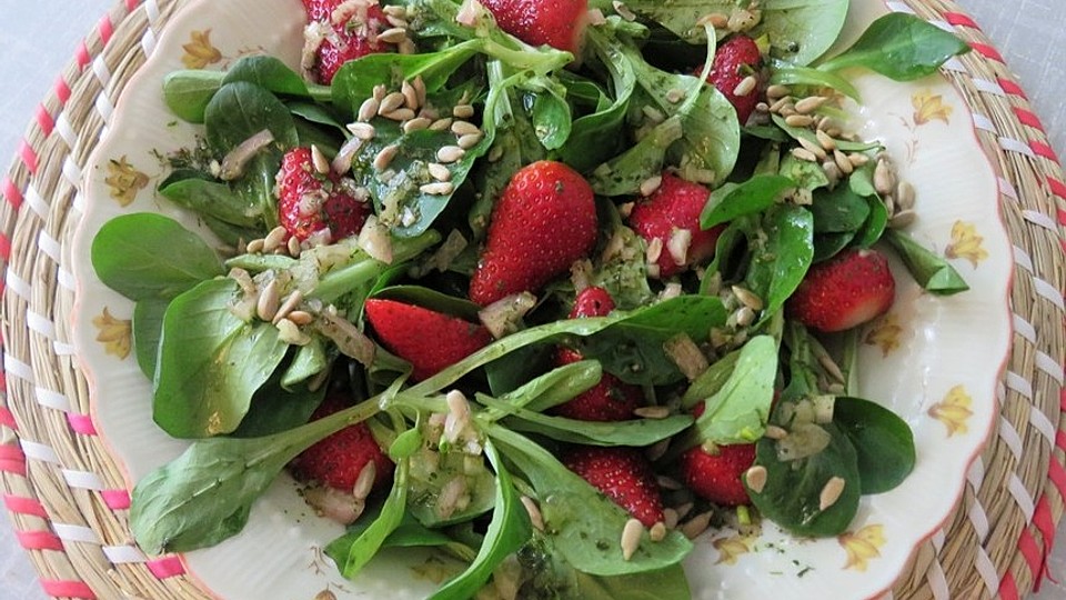 Rezept Feldsalat mit marinierten Erdbeeren