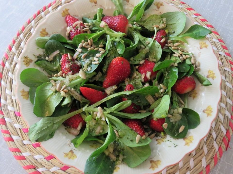 Feldsalat mit marinierten Erdbeeren von rothermine1| Chefkoch