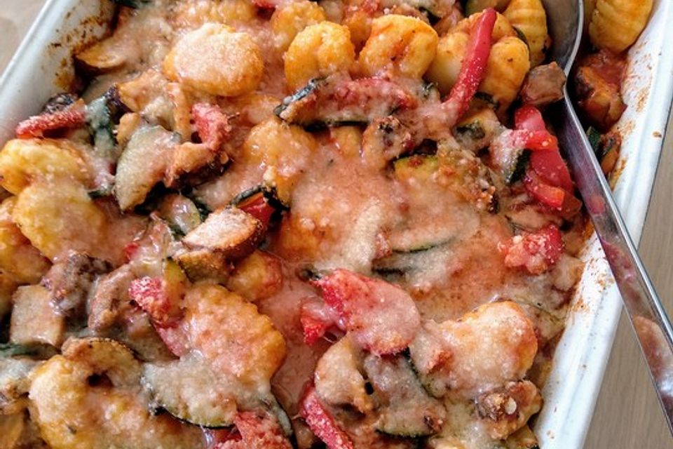 Gnocchi - Auflauf mit Zucchini, Champignons und Tomaten - Rahmsauce