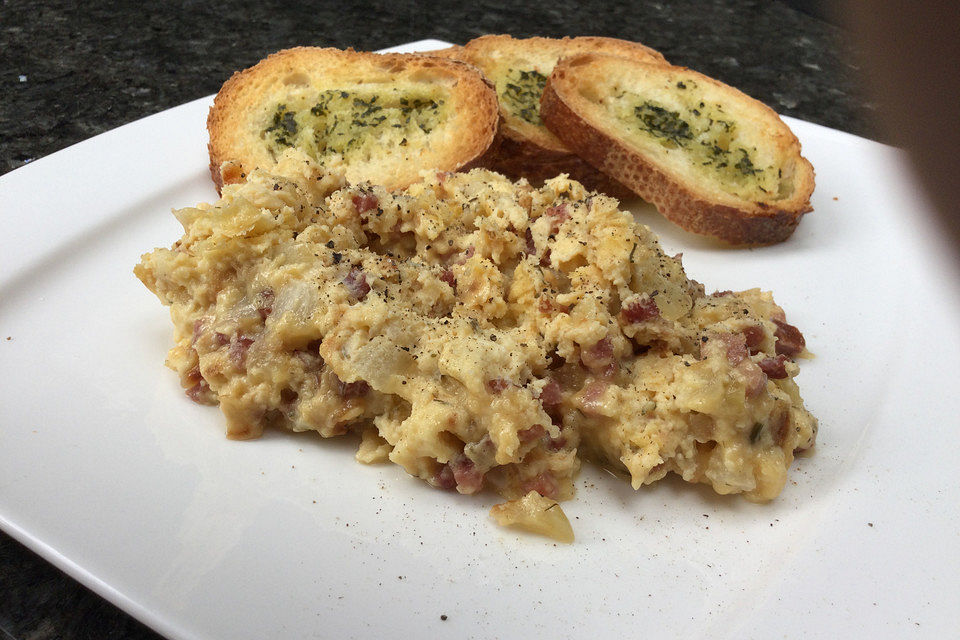 Rührei mit Quark und Käsetoast