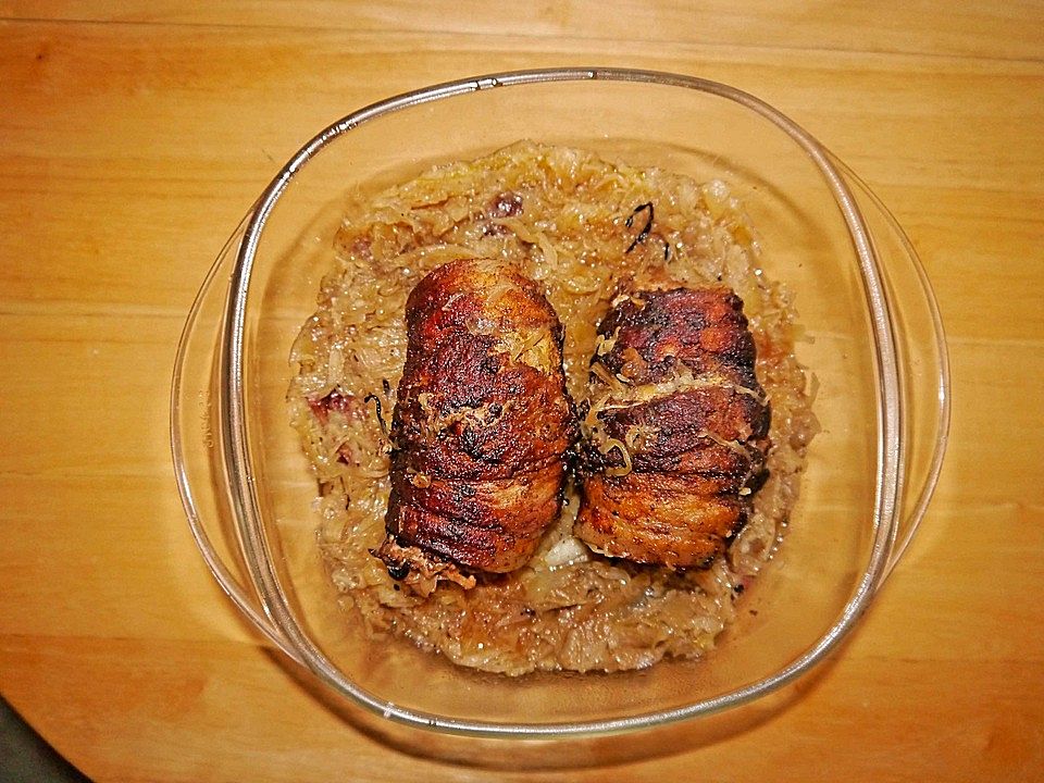 Roulade vom Schweinebauch gefüllt mit Sauerkraut von Kaffeeluder| Chefkoch