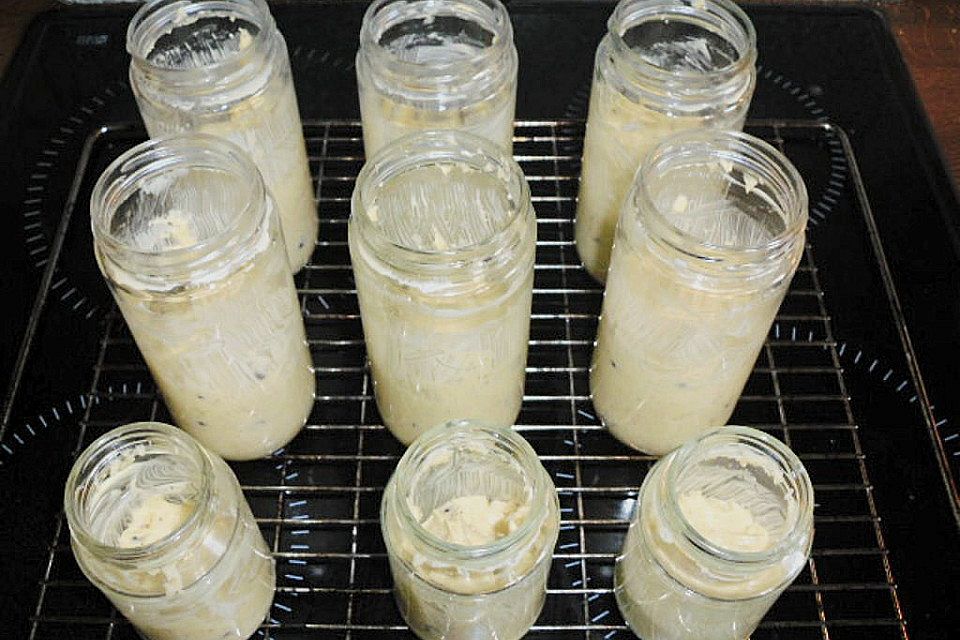 Butter - Vanille - Haselnuss - Kuchen im Glas mit Schokotröpfchen