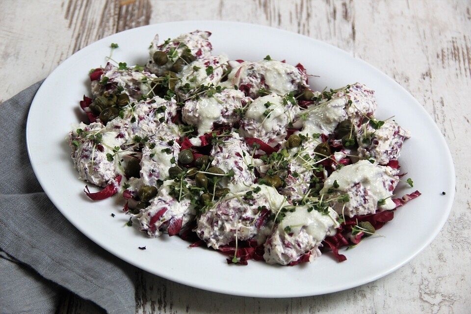 Nocken mit Radicchio und Ricotta an Roquefortsauce