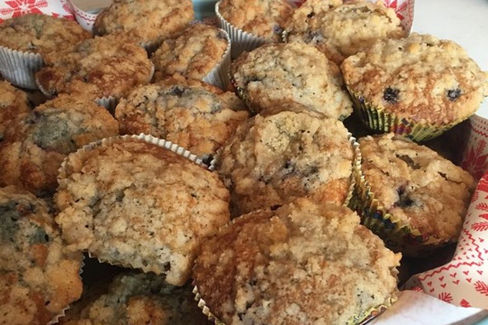 Amerikanische Blaubeermuffins mit Zimtkruste