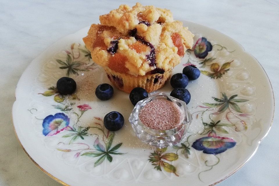 Amerikanische Blaubeermuffins mit Zimtkruste