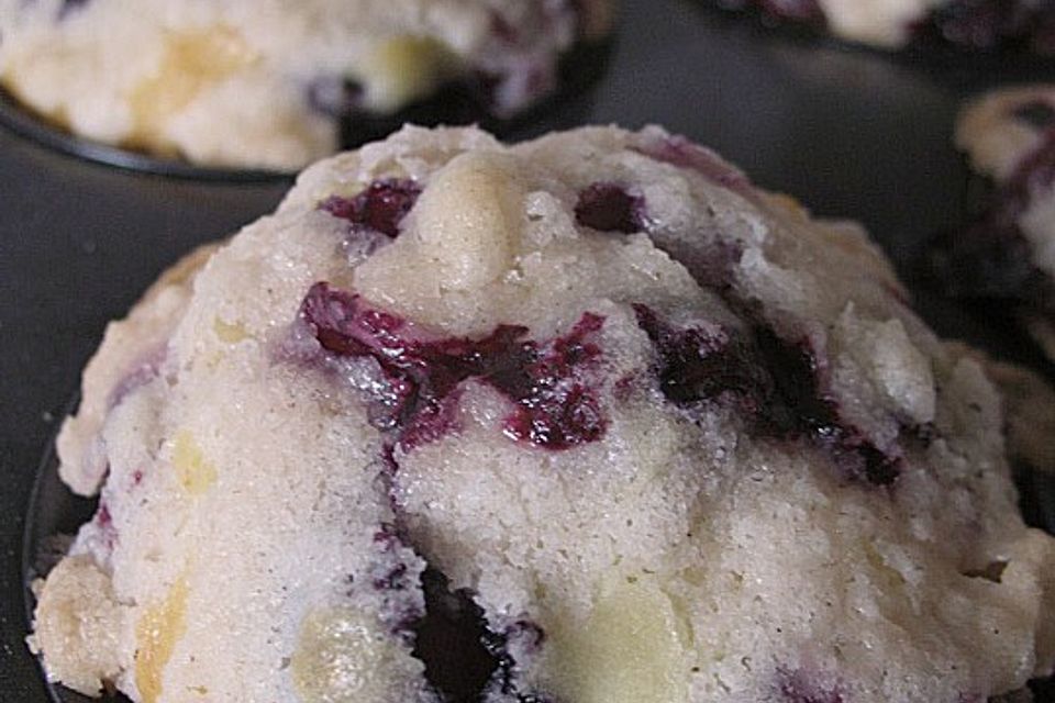 Amerikanische Blaubeermuffins mit Zimtkruste