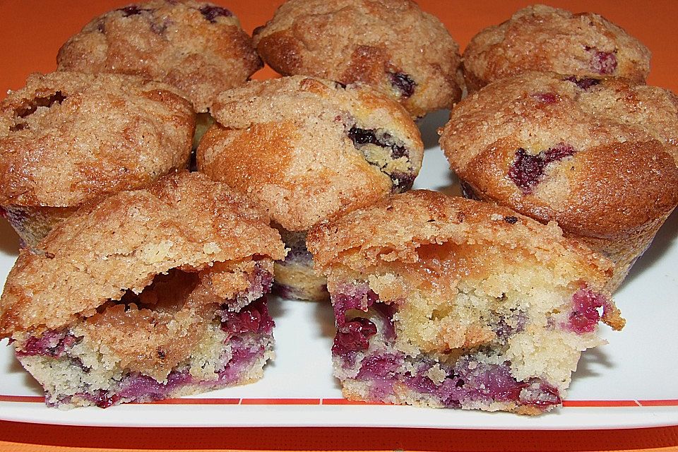 Amerikanische Blaubeermuffins mit Zimtkruste