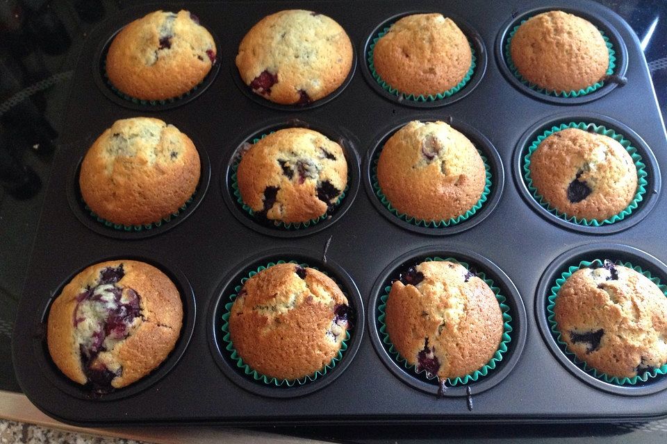 Amerikanische Blaubeermuffins mit Zimtkruste