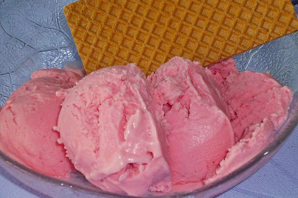 Johannisbeer-Sahne-Eis