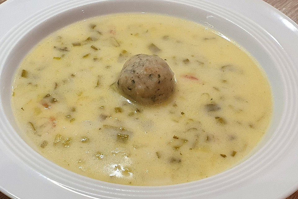 Frühlingszwiebelsuppe mit Käse - Kräuter - Bällchen