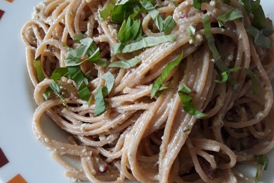 Spaghetti mit Basilikum - Carbonara