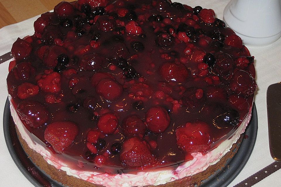 Roter Beerenkuchen vom Blech mit Mascarponecreme