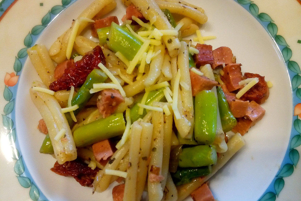 Pasta mit grünem Spargel