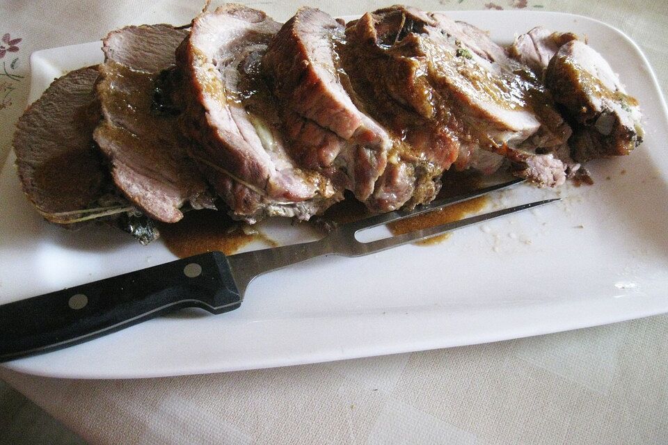 Kalbsnierenrollbraten in Sahnesauce Kalbsnierenrollbraten in Sahnesauce