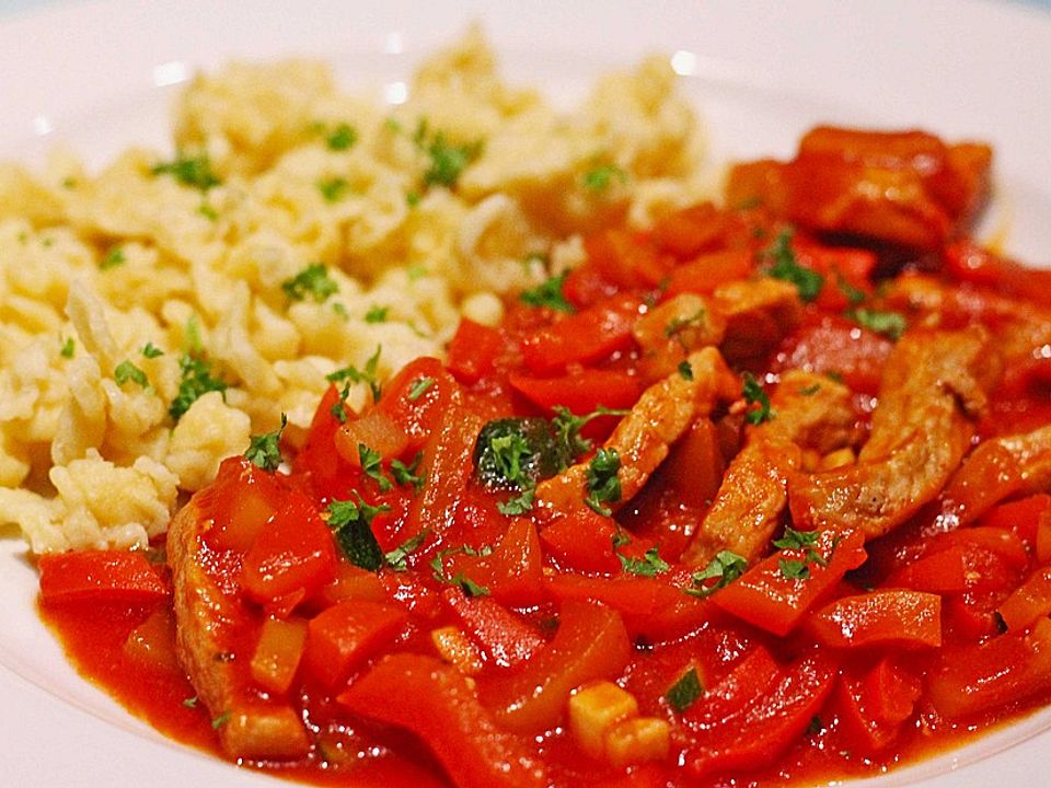 Spätzle mit Schnitzel-Paprika-Tomaten-Sauce von McMoe | Chefkoch
