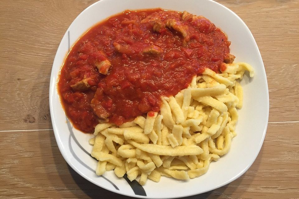 Spätzle mit Schnitzel-Paprika-Tomaten-Sauce