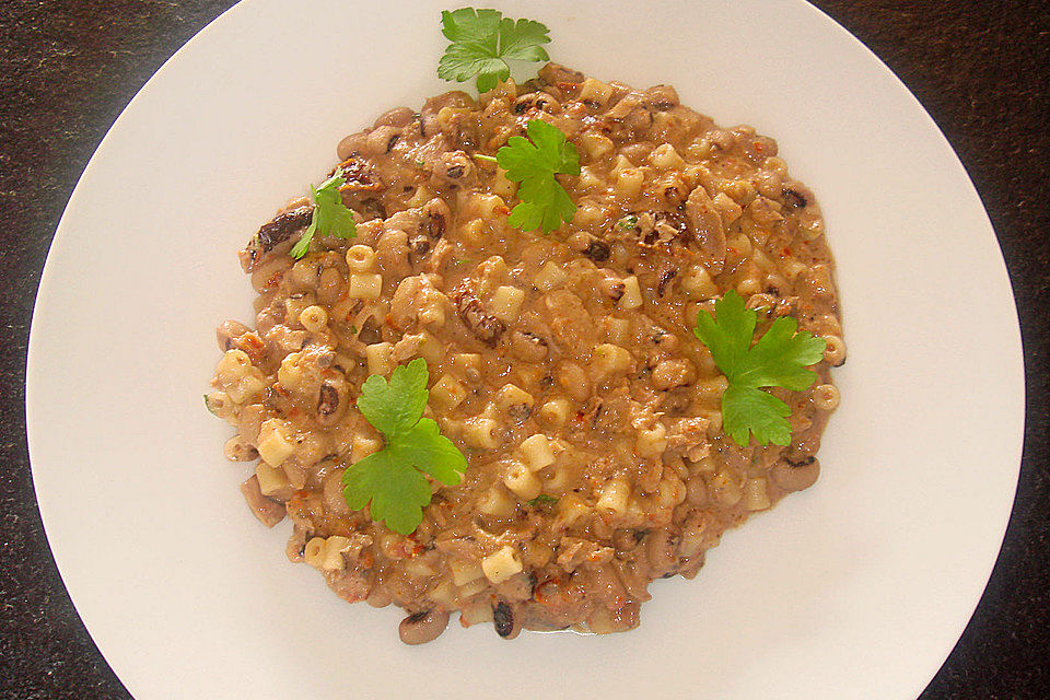 Fusilli mit Thunfisch, weißen Bohnen und getrockneten Tomaten