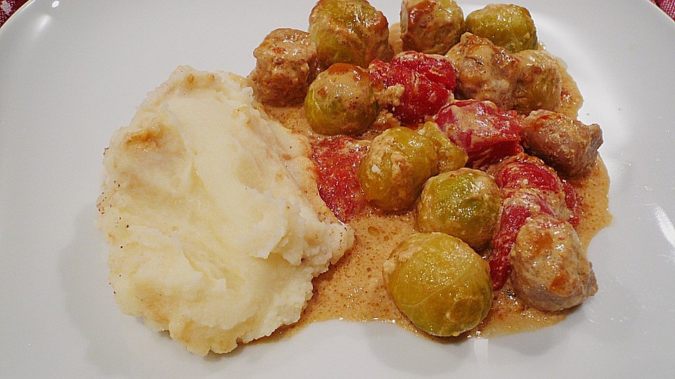 Rosenkohlgratin mit Hackfleischkugeln von Happiness Rosenkohlgratin mit Hackfleischkugeln von Happiness