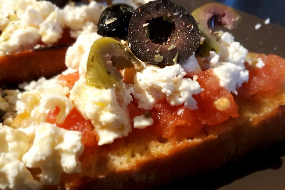 Dakos mit Tomate und Feta