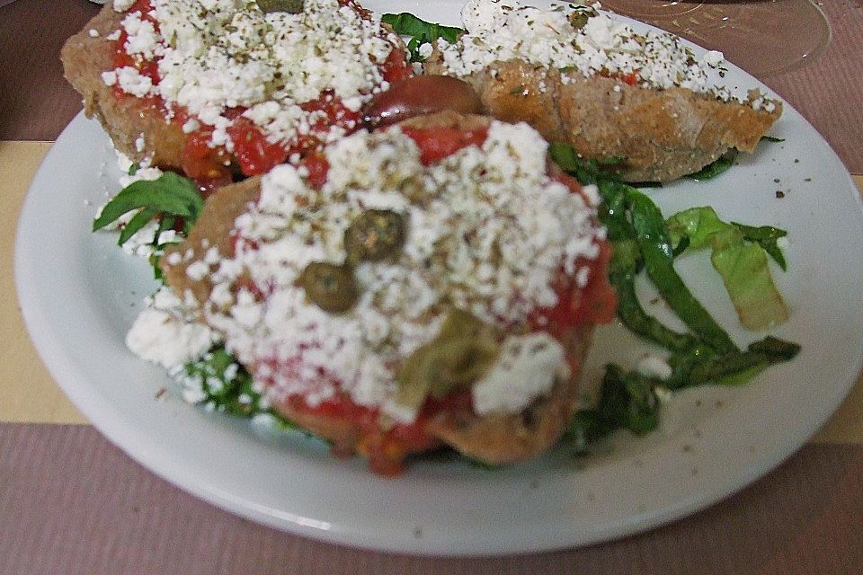 Dakos mit Tomate und Feta