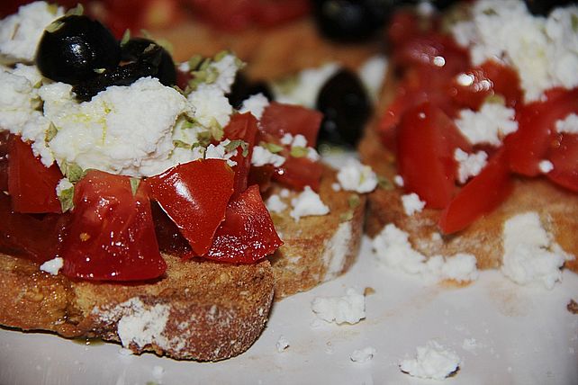 Dakos mit Tomate und Feta von Liesbeth| Chefkoch