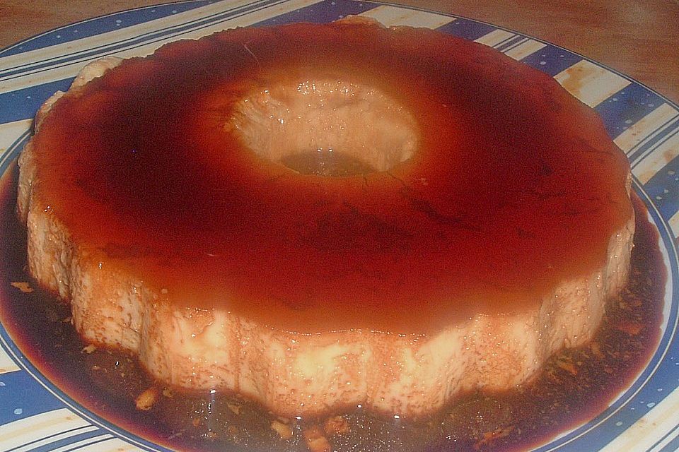 Portugiesischer Pudding mit gezuckerter Kondensmilch