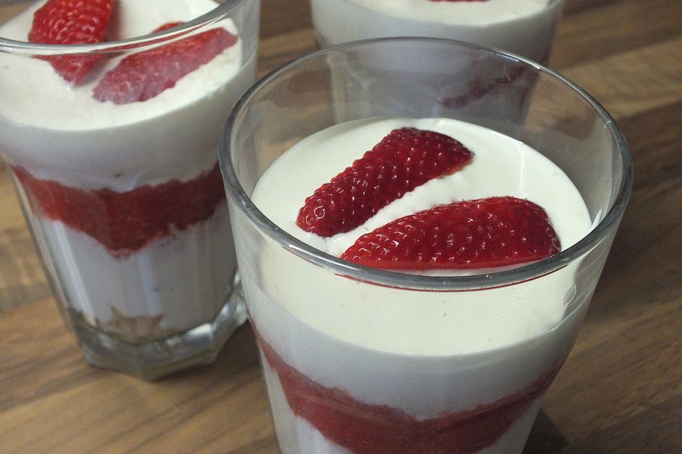 Quark - Vanille - Creme mit Erdbeeren