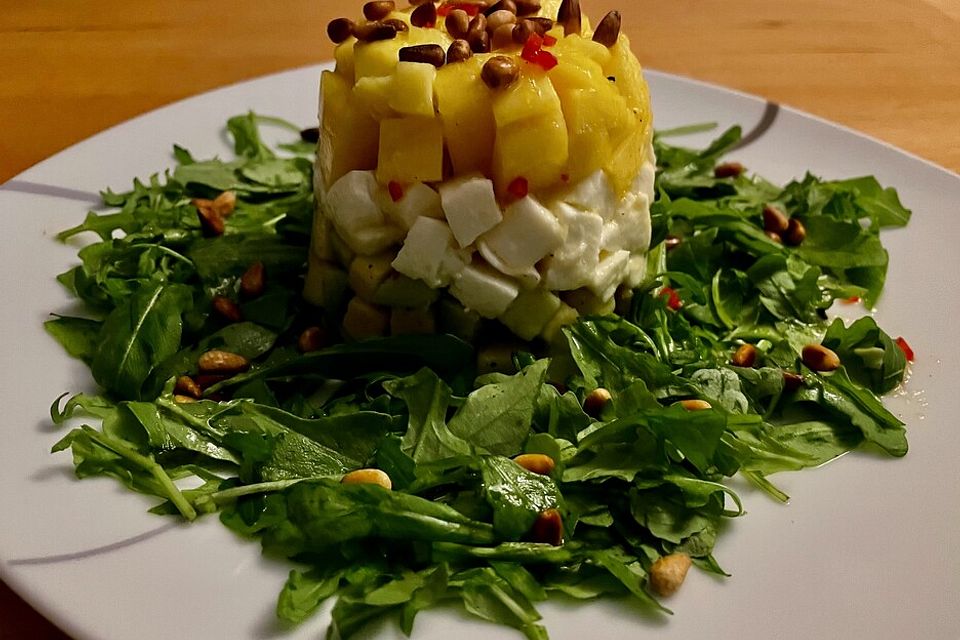 Avocado-Mozzarella-Salat mit Mango