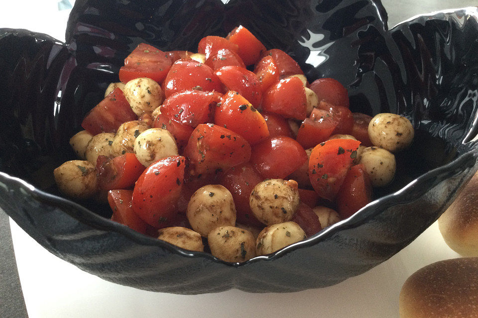 Mozzarella - Tomaten - Salat  II